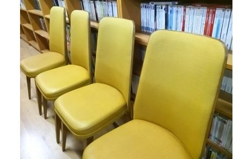 LOT DE 4 CHAISES JAUNE ANCIENNE