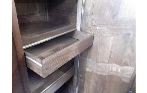 ARMOIRE 2P AVEC PENDERIE ET 3T