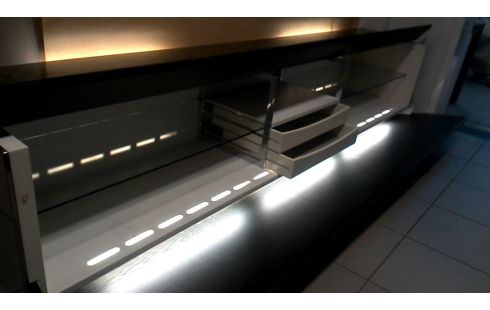 APARADOR BAJO AÑADA WENGE ILUMINADO 2 CAJONES