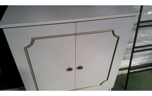 KISTE 1 WEISS 2 TÜREN