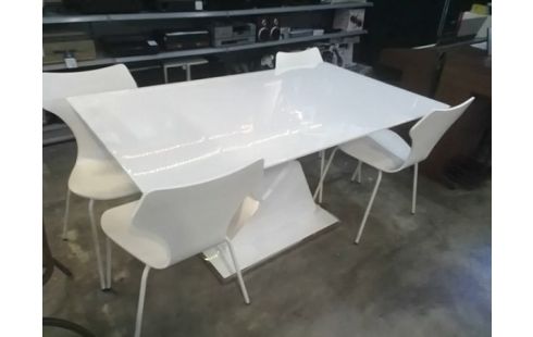 TABLE BLANCHE RECTANGULAIRE