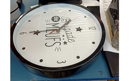 HORLOGE DESIGN NOIR ET BLANC