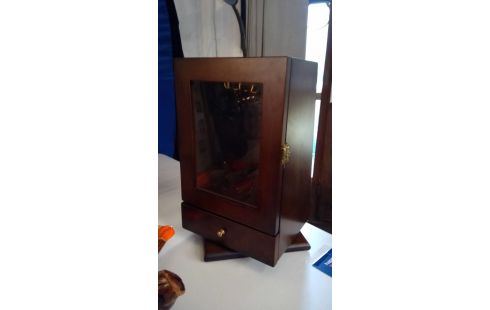 JUWELENRACK M/SPIEGEL ROTEREND SCHUIFJE