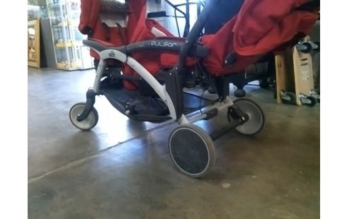 POUSSETTE DOUBLE ROUGE + ACCESSOIRES EN CAISSE