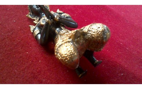 BEELDJE OOSTERS BRONS