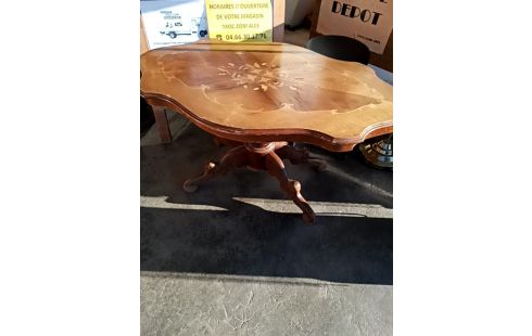 TABLE BASSE PIED QUADRIPODE
