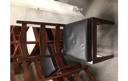 6 CHAISES VERNIES ASSISE NOIR