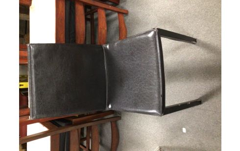CHAISE LOOK NOIR EN ETAT