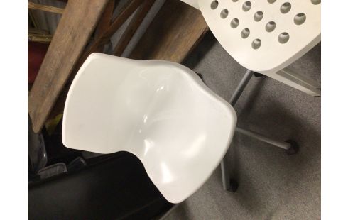 CHAISE DE BUREAU IKEA BLANC