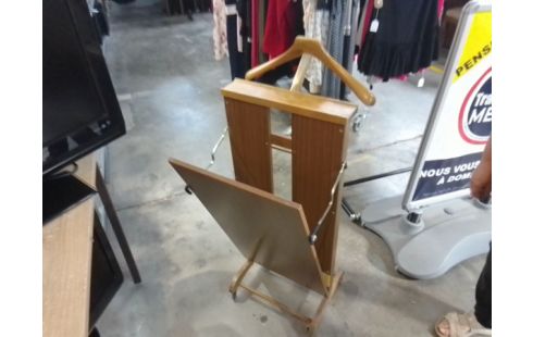 VALET DE NUIT SUR ROULETTES