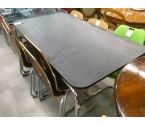 TABLE BOIS FONCE & PIEDS METALLIQUES