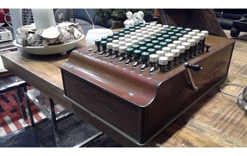 CALCULATRICE ANCIENNE  EN L ETAT