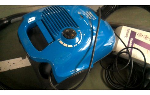 ASPIRATEUR BOSCH BLEUE