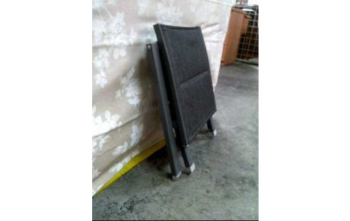 TABOURET PLIANT GRIS CAPITONNE