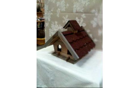 VOGELHAUS HOLZ BLOCKHAUSSTIL ROT. DACH