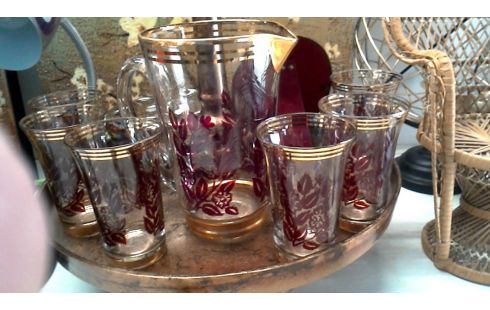 KARAF MET 6 GLAZEN  BLOEMDECOR ZWART/GOUD