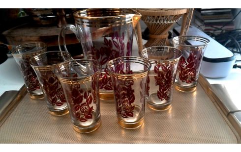 KARAF MET 6 GLAZEN  BLOEMDECOR ZWART/GOUD