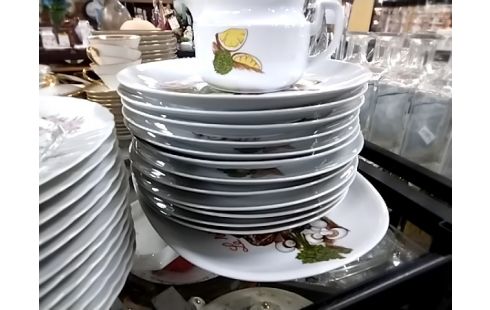 SERVICE Porcelaine poisson avec saucière