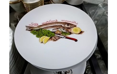 SERVICE Porcelaine poisson avec saucière