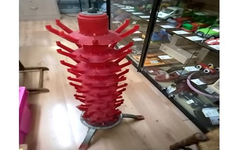 HERISSON PIED METAL SUPPORT PVC ROUGE
