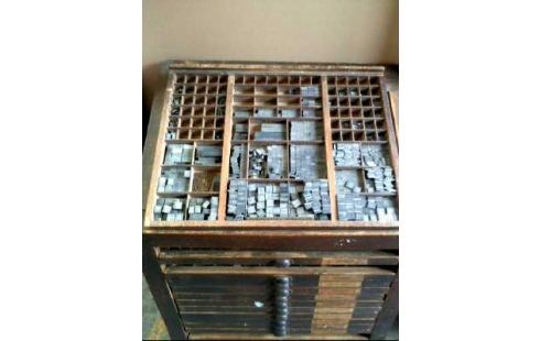 DRUCKERSCHRANK HOLZ +SETZKASTEN ANTIK