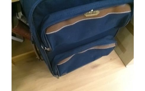 VALISE A ROULETTES BLEUE