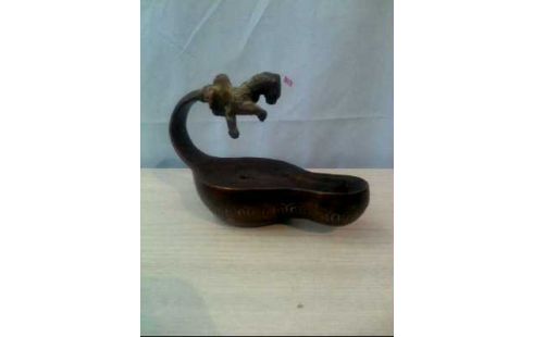 PETROLEUMLAMPE ALT M. LÖWENKOPF RÖMISCH