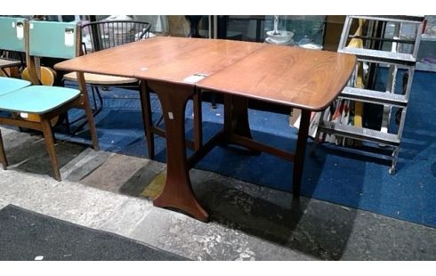 TABLE A RABATS GPLAN MID-CENTURY
