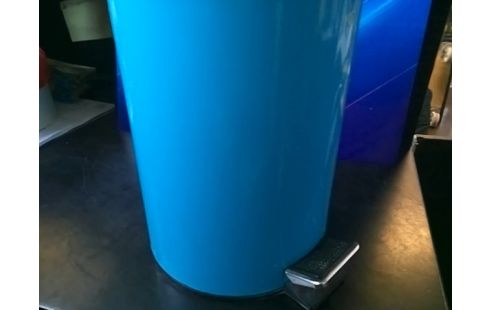 POUBELLE A PEDALE BLEUE