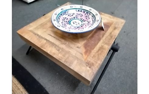 TABLE BASSE CARRE PIEDS CROISÉS