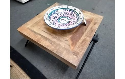 TABLE BASSE CARRE PIEDS CROISÉS