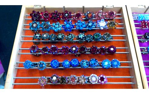 BAGUE EN CRISTAL DE SWAROVSKI    L' UNE