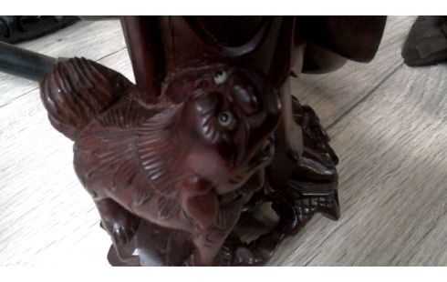 BEELD HOUT MAN MET HOED CHINEES