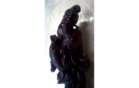 BEELD HOUT CHINEES MAN MET VIS