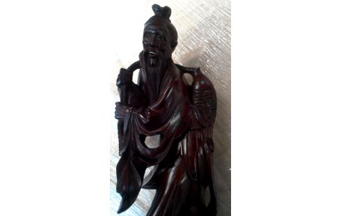 BEELD HOUT KLEIN MAN MET VIS