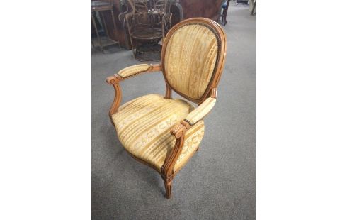 FAUTEUIL STYLE LOUIS XVI