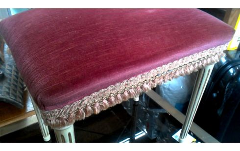 BANC ECRU ROUGE VELOURS