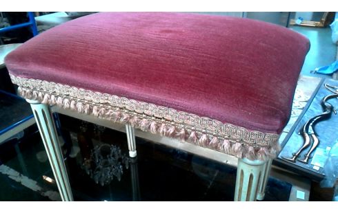 BANC ECRU ROUGE VELOURS