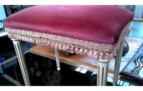 BANC ECRU ROUGE VELOURS
