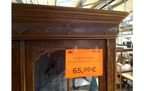 VITRINE CHENE SCULPTE 2P 2TIR + CLE