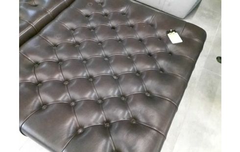 POUF ST CHESTERFIELD EN CUIR