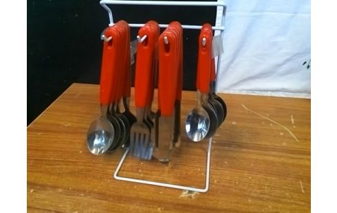 PORTE COUVERTS AVEC COUVERTS ROUGES