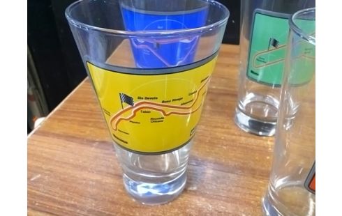 LOT DE 4 VERRES CIRCUIT F1
