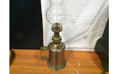 LAMPE A PETROLE PM