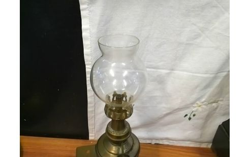 LAMPE A PETROLE PM