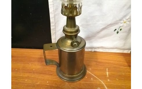 LAMPE A PETROLE PM