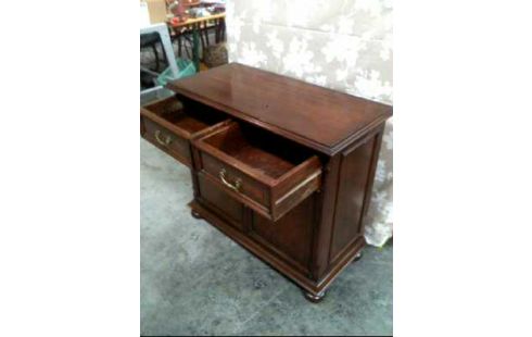 COMMODE