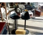 LOT DE 2 TABOURETS DE BAR NOIR
