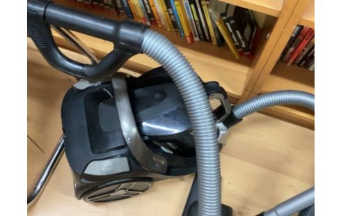 ASPIRATEUR ROWENTA SANS SAC NOIR