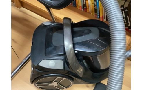 ASPIRATEUR ROWENTA SANS SAC NOIR